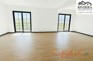 Prostran trosoban stan s panoramskim pogledom na planine Herceg Novi Drenovik